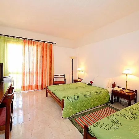 Hotel Chronis & 2*