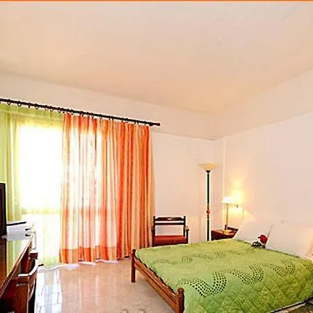 Chronis & Hotel 2*