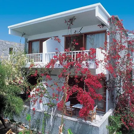 Chronis & Hotel Adamantas (Milos)